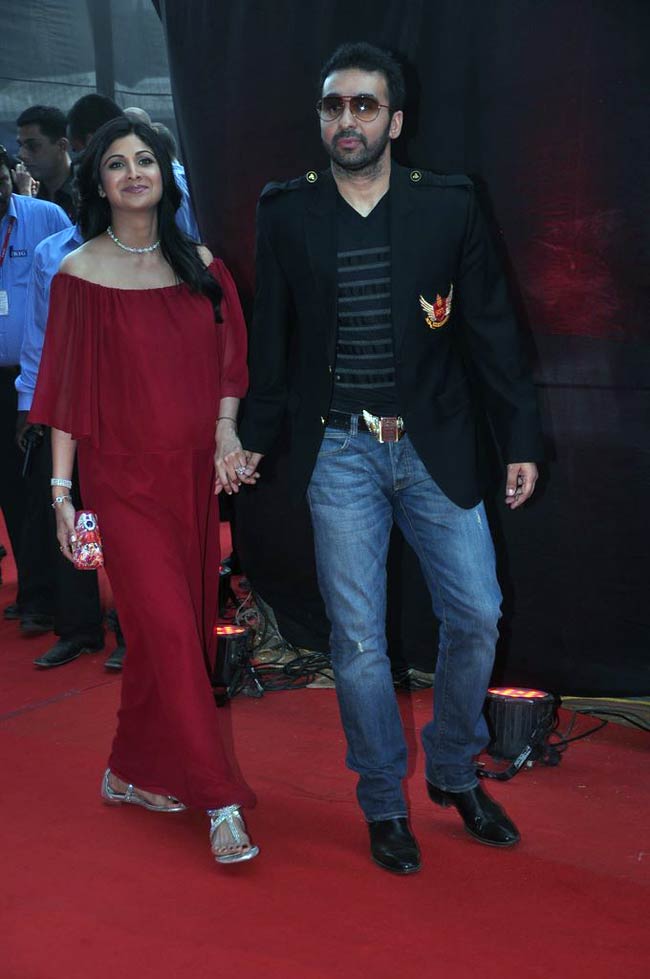 'सुपर फाइट लीग' लॉन्‍च में सितारे | सितारों की मस्‍ती