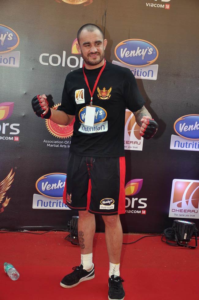 'सुपर फाइट लीग' लॉन्‍च में सितारे | सितारों की मस्‍ती