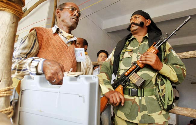 यूपी में जीत का जश्‍न | दिल्‍ली की गद्दी के लिए यूपी है सीढ़ी