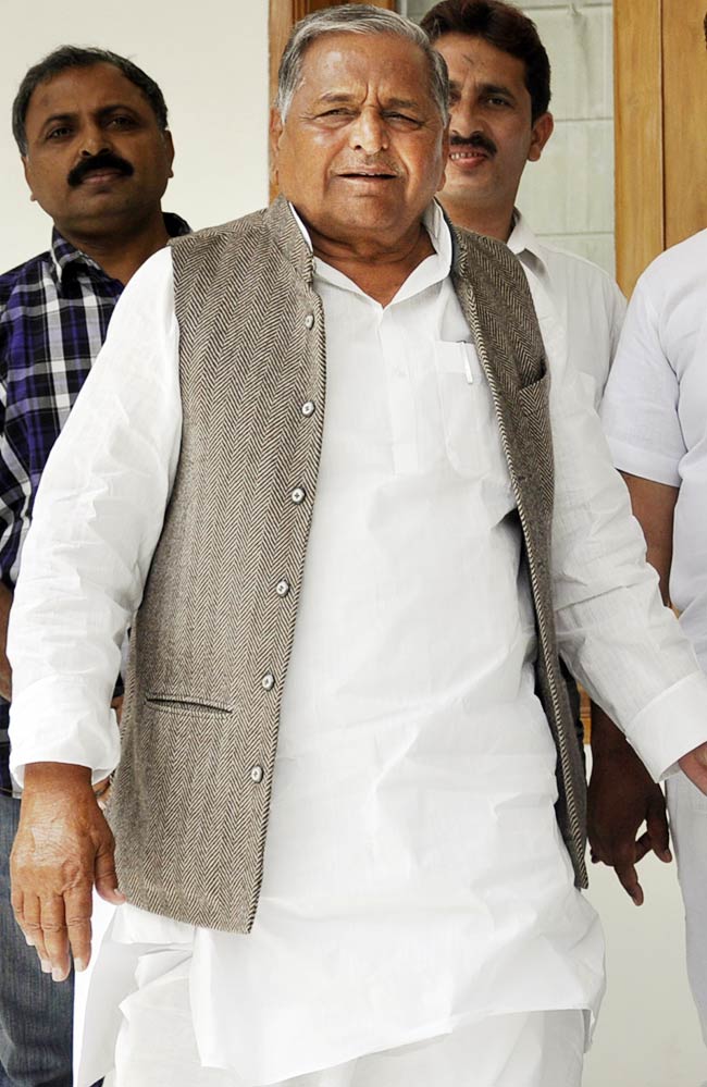 यूपी में जीत का जश्‍न | दिल्‍ली की गद्दी के लिए यूपी है सीढ़ी