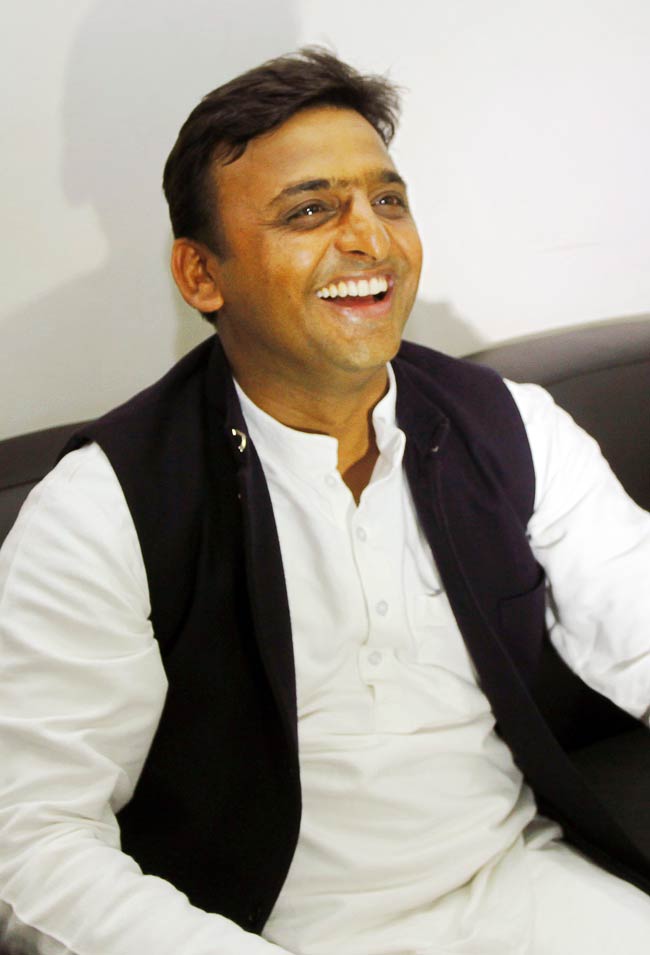 यूपी में जीत का जश्‍न | दिल्‍ली की गद्दी के लिए यूपी है सीढ़ी