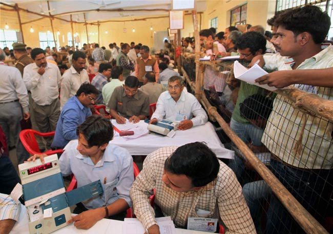 यूपी में जीत का जश्‍न | दिल्‍ली की गद्दी के लिए यूपी है सीढ़ी