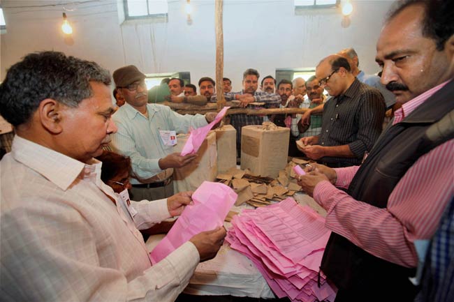 यूपी में जीत का जश्‍न | दिल्‍ली की गद्दी के लिए यूपी है सीढ़ी