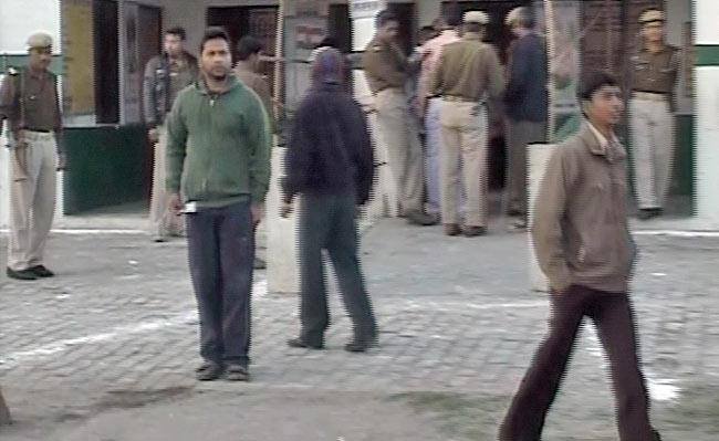 यूपी चुनाव: सातवें और अंतिम चरण के मतदान की तस्‍वीरें