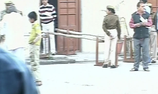 यूपी चुनाव: सातवें और अंतिम चरण के मतदान की तस्‍वीरें