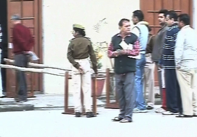 यूपी चुनाव: सातवें और अंतिम चरण के मतदान की तस्‍वीरें