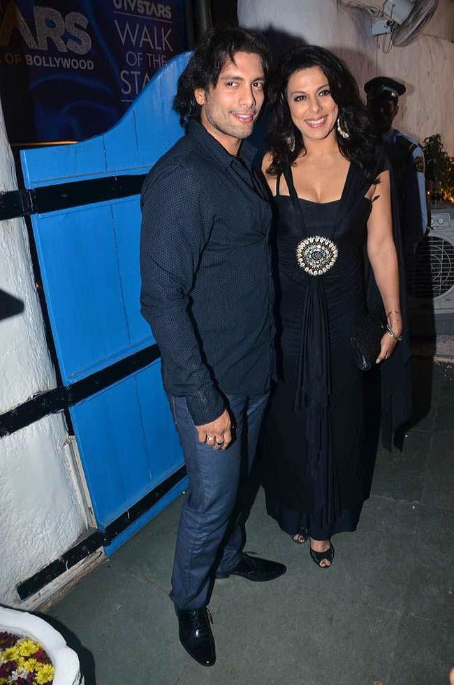 यूटीवी वॉक ऑफ द स्टार्स पार्टी में सितारे | हॉट 'आइटम गर्ल'