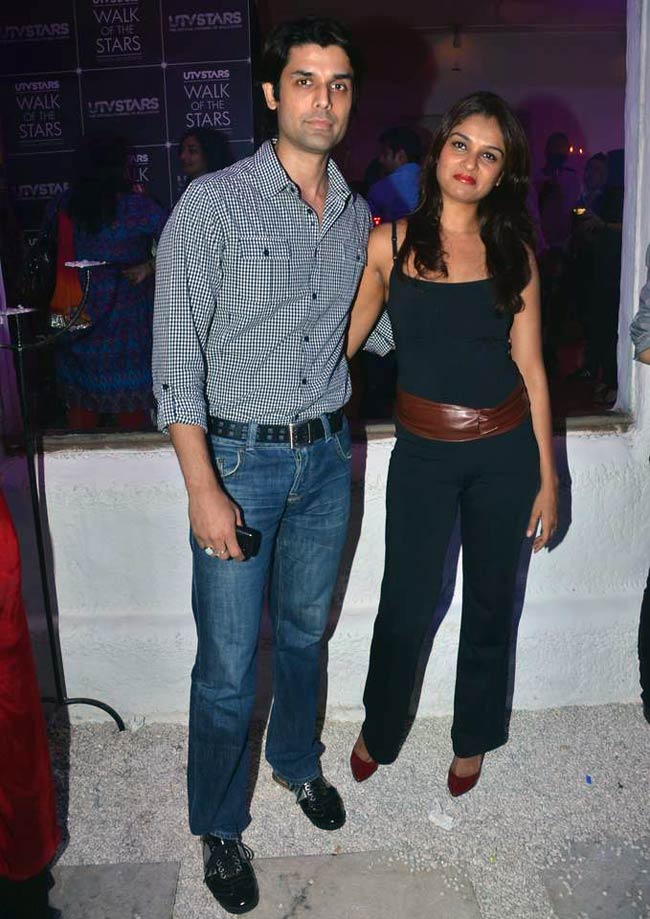 यूटीवी वॉक ऑफ द स्टार्स पार्टी में सितारे | हॉट 'आइटम गर्ल'