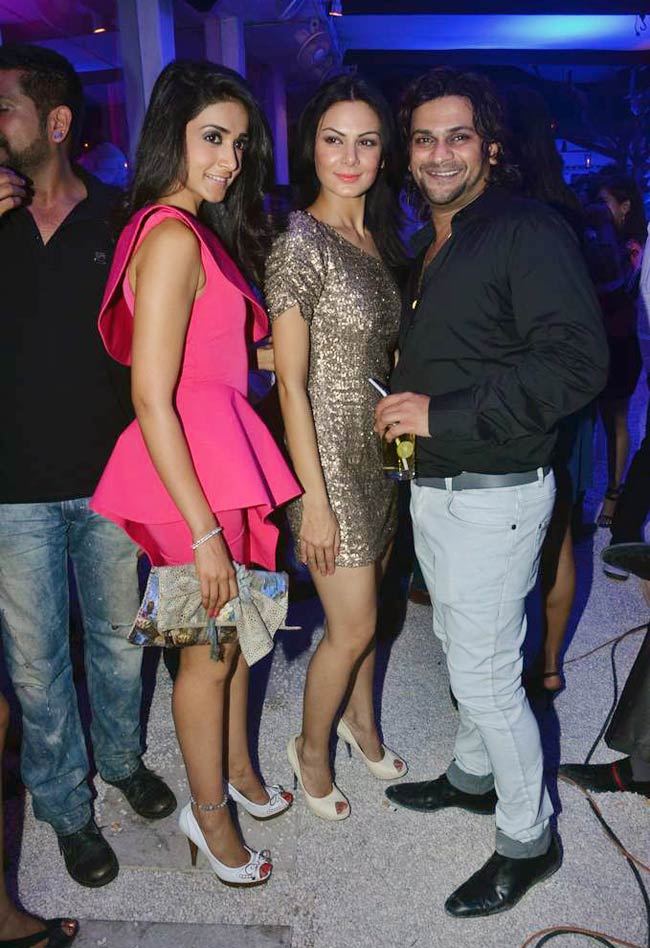 यूटीवी वॉक ऑफ द स्टार्स पार्टी में सितारे | हॉट 'आइटम गर्ल'