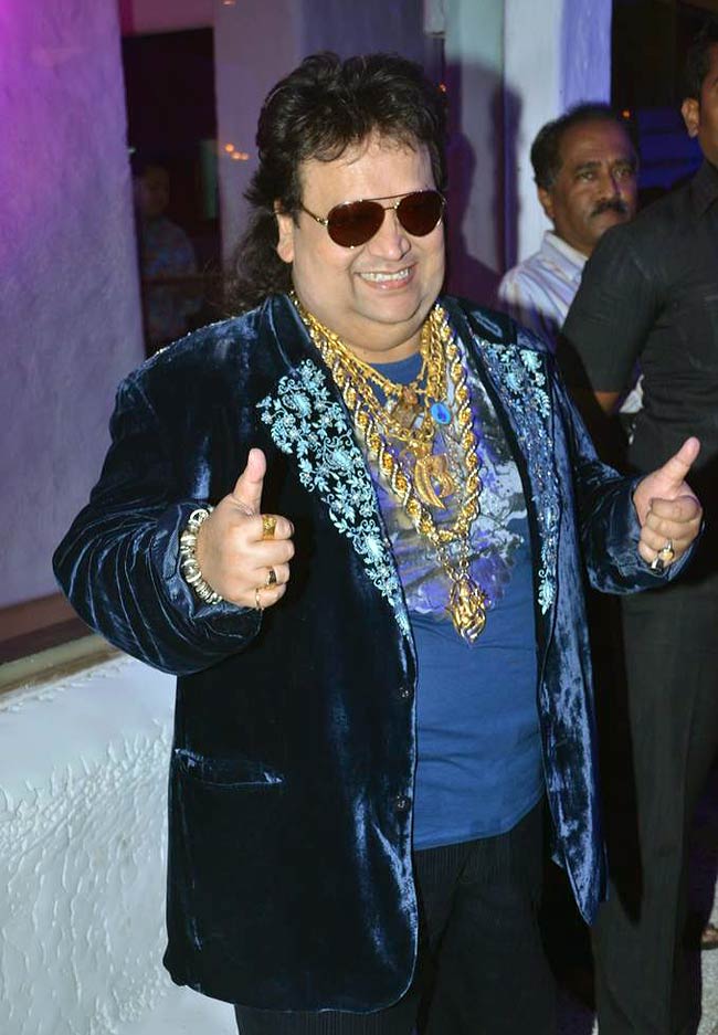 यूटीवी वॉक ऑफ द स्टार्स पार्टी में सितारे | हॉट 'आइटम गर्ल'