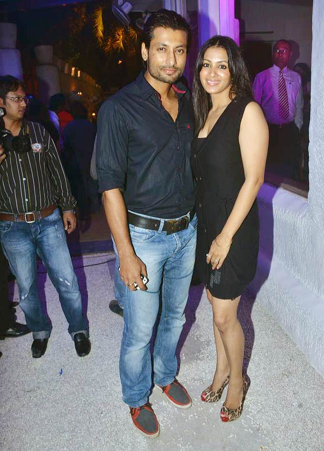 यूटीवी वॉक ऑफ द स्टार्स पार्टी में सितारे | हॉट 'आइटम गर्ल'