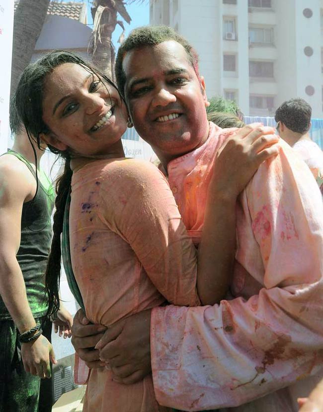 ज़ूम की होली पार्टी में सितारों की धूम । सितारों की मस्‍ती