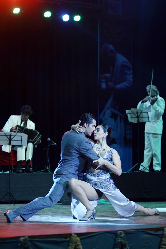 सालसा और टैंगो देख दर्शक हुए मंत्रमुग्‍ध  | कैटरीना के ठुमके