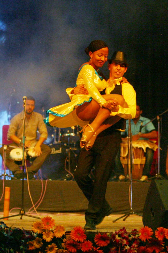 सालसा और टैंगो देख दर्शक हुए मंत्रमुग्‍ध  | कैटरीना के ठुमके