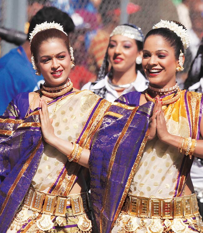 'रॉकिंग' श्रीसंत और चीयरलीडर्सः ये है तमाशा क्रिकेट