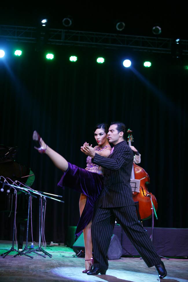 सालसा और टैंगो देख दर्शक हुए मंत्रमुग्‍ध  | कैटरीना के ठुमके