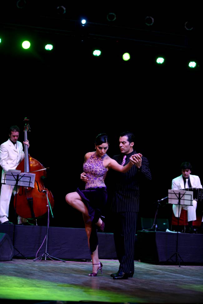 सालसा और टैंगो देख दर्शक हुए मंत्रमुग्‍ध  | कैटरीना के ठुमके