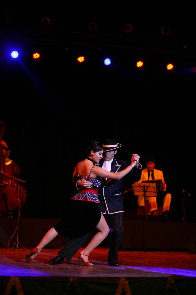 सालसा और टैंगो देख दर्शक हुए मंत्रमुग्‍ध  | कैटरीना के ठुमके