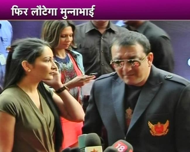 01 अप्रैल 2012: तस्वीरों में देखें दिनभर की बड़ी खबरें | पढ़ें