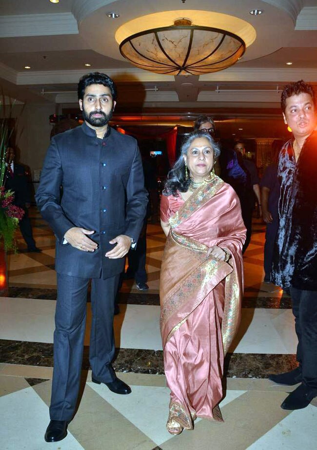 लाहिरी को सितारों ने दी शादी की बधाई | रितेश की शादी