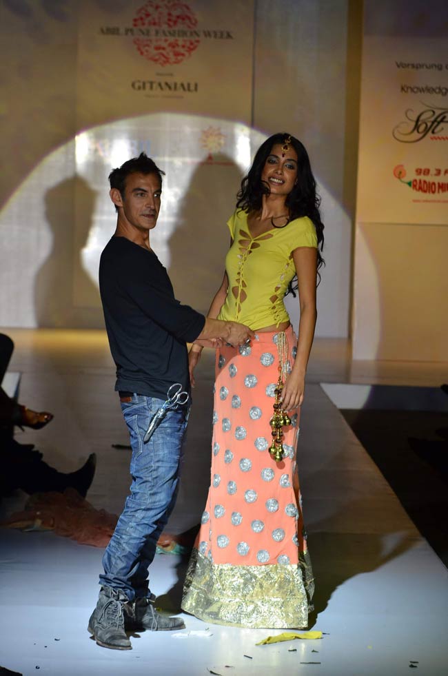 पुणे फैशन वीक 2012 में हुस्न का तड़का | बॉलीवुड परियां