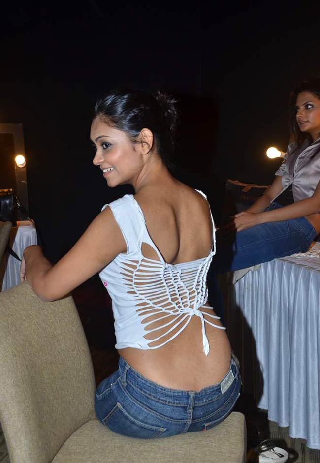 पुणे फैशन वीक 2012 में हुस्न का तड़का | बॉलीवुड परियां