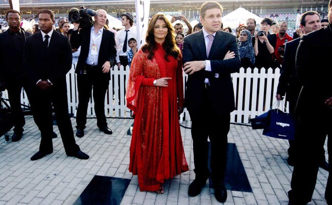 बेटी अराध्‍या संग दुबई पहुंची एश्‍वर्या | विशेष कवरेज