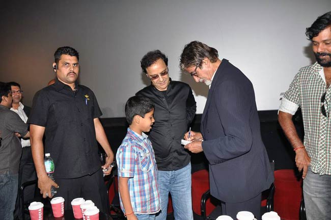 बिग बी ने बढ़ाई विधु विनोद चोपड़ा के फिल्म फेस्टिवल की शान