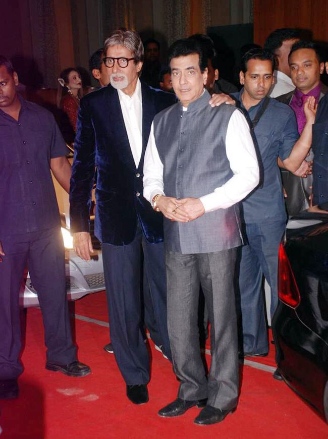 लाहिरी को सितारों ने दी शादी की बधाई | रितेश की शादी