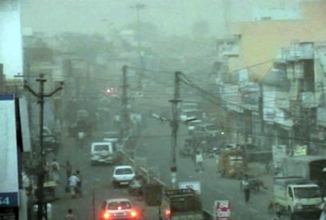 10 अप्रैल 2012: तस्‍वीरों में देखें दिनभर की बड़ी खबरें | पढ़ें