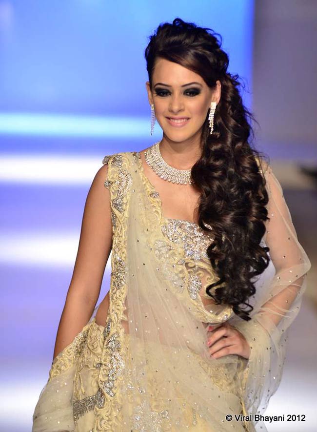 पुणे फैशन वीक 2012 में हुस्न का तड़का | बॉलीवुड परियां