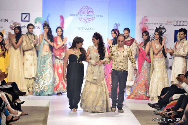 पुणे फैशन वीक 2012 में हुस्न का तड़का | बॉलीवुड परियां