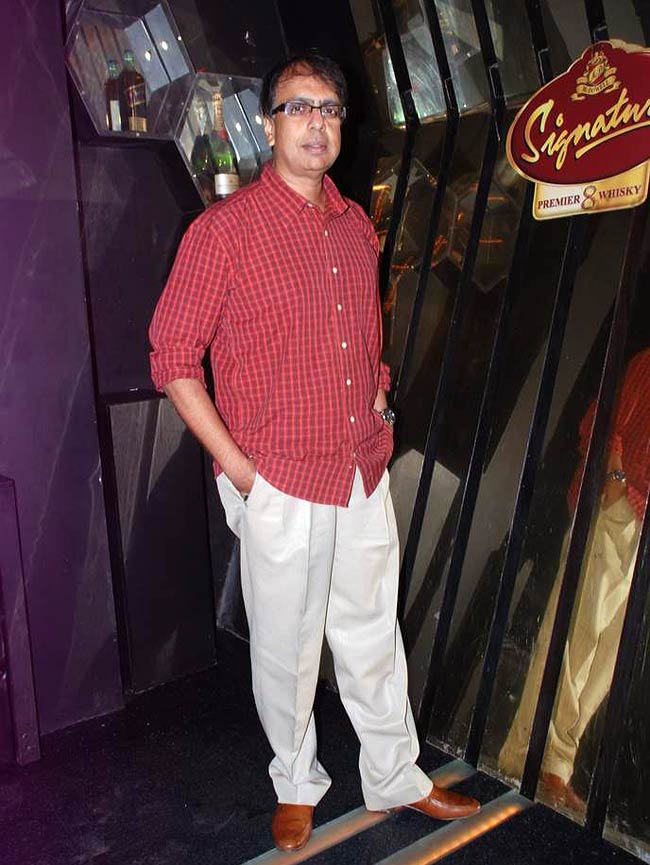 मोहम्मद खालिद के 'बुक-लॉन्च' में पहुंची सोनम