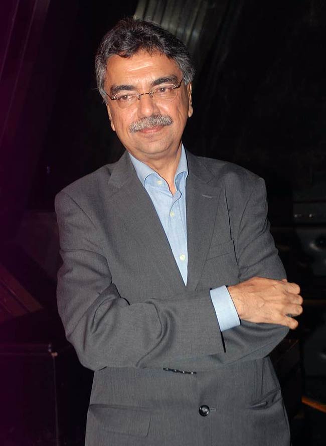 मोहम्मद खालिद के 'बुक-लॉन्च' में पहुंची सोनम