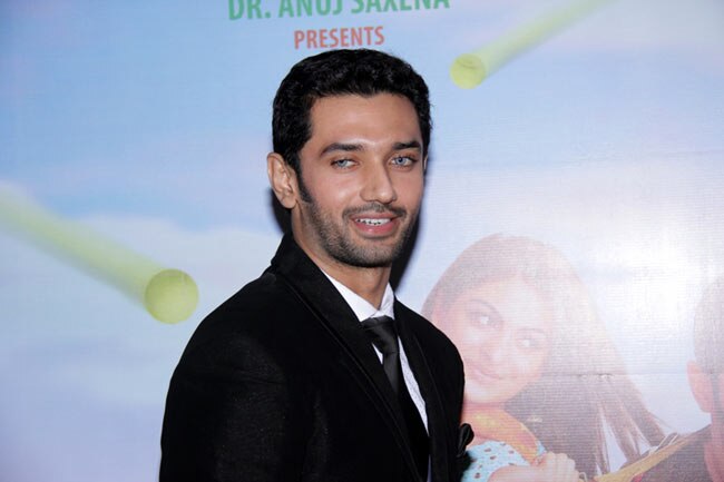 गोल्डन केला पुरस्कार में इमरान-दीपिका ने मारी बाजी