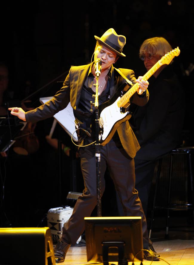 'कॉन्सर्ट फॉर द रेनफॉरेस्ट फंड' में पहुंचे सितारे