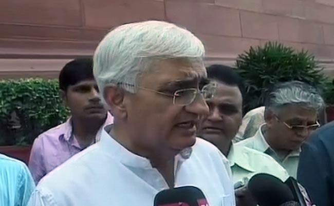 25 अप्रैल 2012: तस्‍वीरों में देखें दिनभर की बड़ी खबरें | पढ़ें