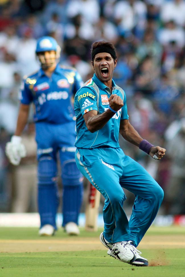 6 अप्रैल 2012: तस्‍वीरों में देखें दिनभर की बड़ी खबरें | पढ़ें