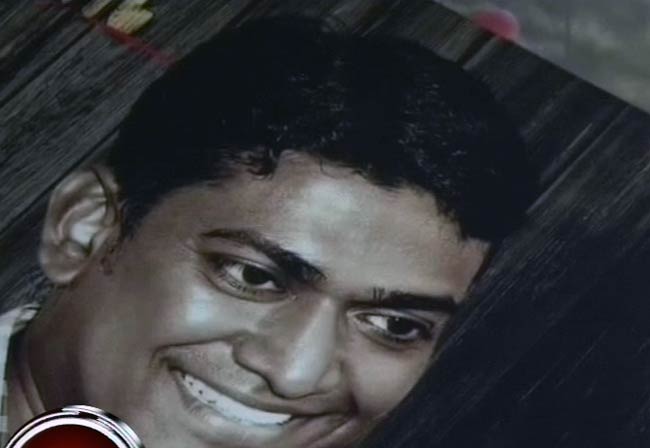 24 अप्रैल 2012: तस्‍वीरों में देखें दिनभर की बड़ी खबरें | पढ़ें