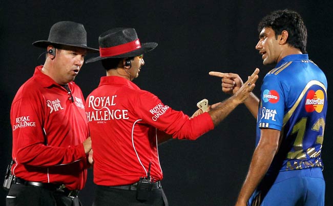 रोमांचक मुकाबले में 5 विकेट से जीती मुंबई