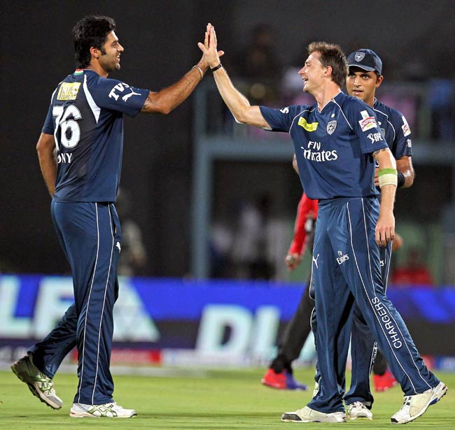 जडेजा ने उड़ाया चार्जर्स का फ्यूज, चेन्नई जीता