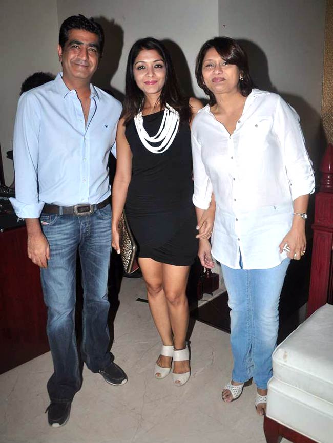 'हेट स्टोरी' की 'सक्सेस पार्टी' में सितारे | हॉट पाउली दाम