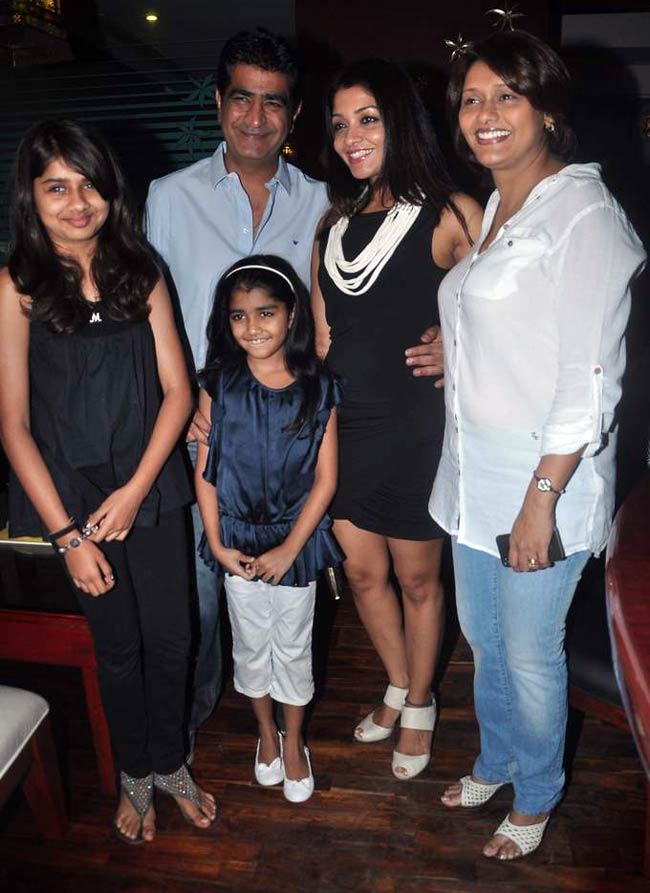 'हेट स्टोरी' की 'सक्सेस पार्टी' में सितारे | हॉट पाउली दाम