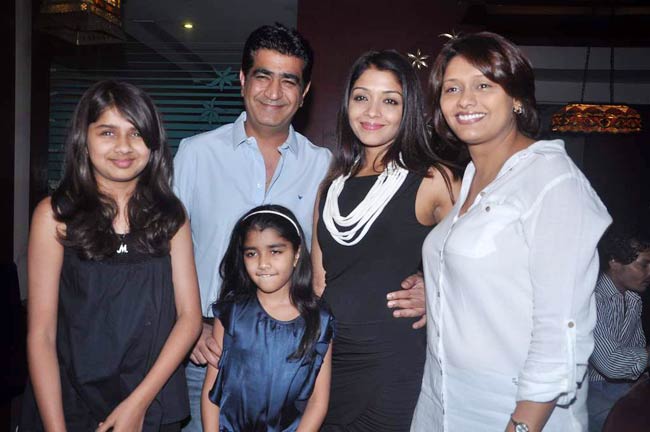 'हेट स्टोरी' की 'सक्सेस पार्टी' में सितारे | हॉट पाउली दाम