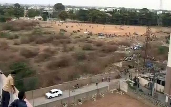 बैंगलोर: छत पर हेलीकॉप्‍टर की इमरजेंसी लैंडिंग