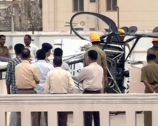 बैंगलोर: छत पर हेलीकॉप्‍टर की इमरजेंसी लैंडिंग