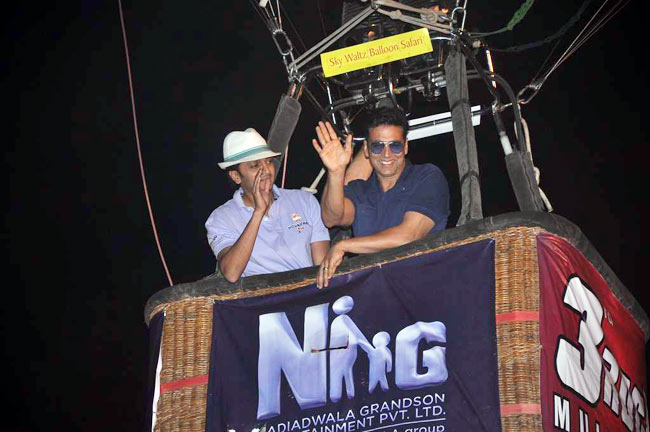 फिल्‍म प्रमोशन के लिए कुछ भी करेगा | नुमाइश की होड