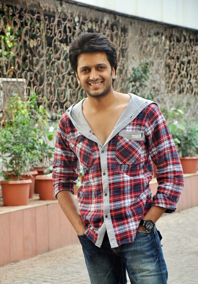 अक्षय कुमार के घर हाउसफुल-2 के सितारे  | हाउसफुल-2