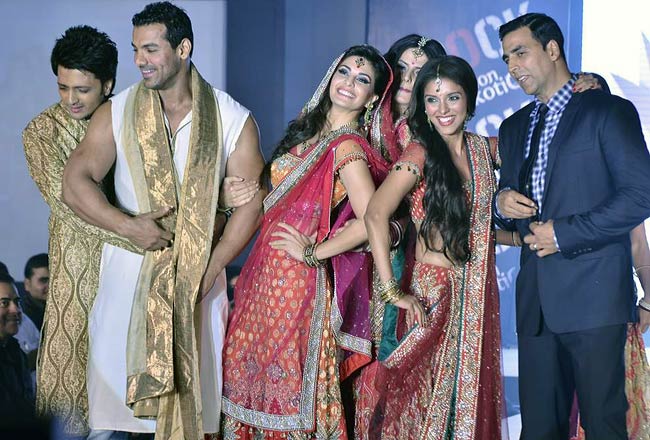 फिल्‍म प्रमोशन के लिए कुछ भी करेगा | नुमाइश की होड