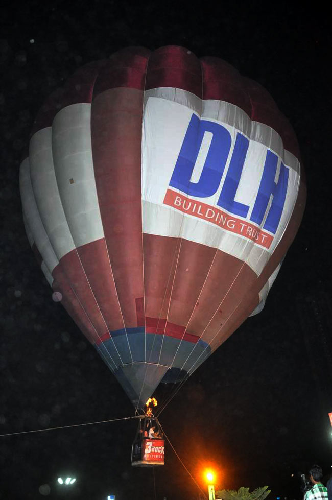 फिल्‍म प्रमोशन के लिए कुछ भी करेगा | नुमाइश की होड